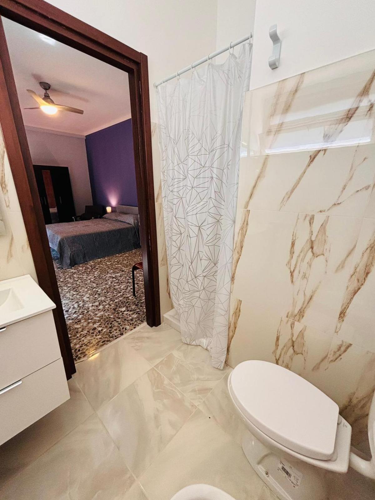 Matthias Central Rooms And Accomodation Bari Exterior photo