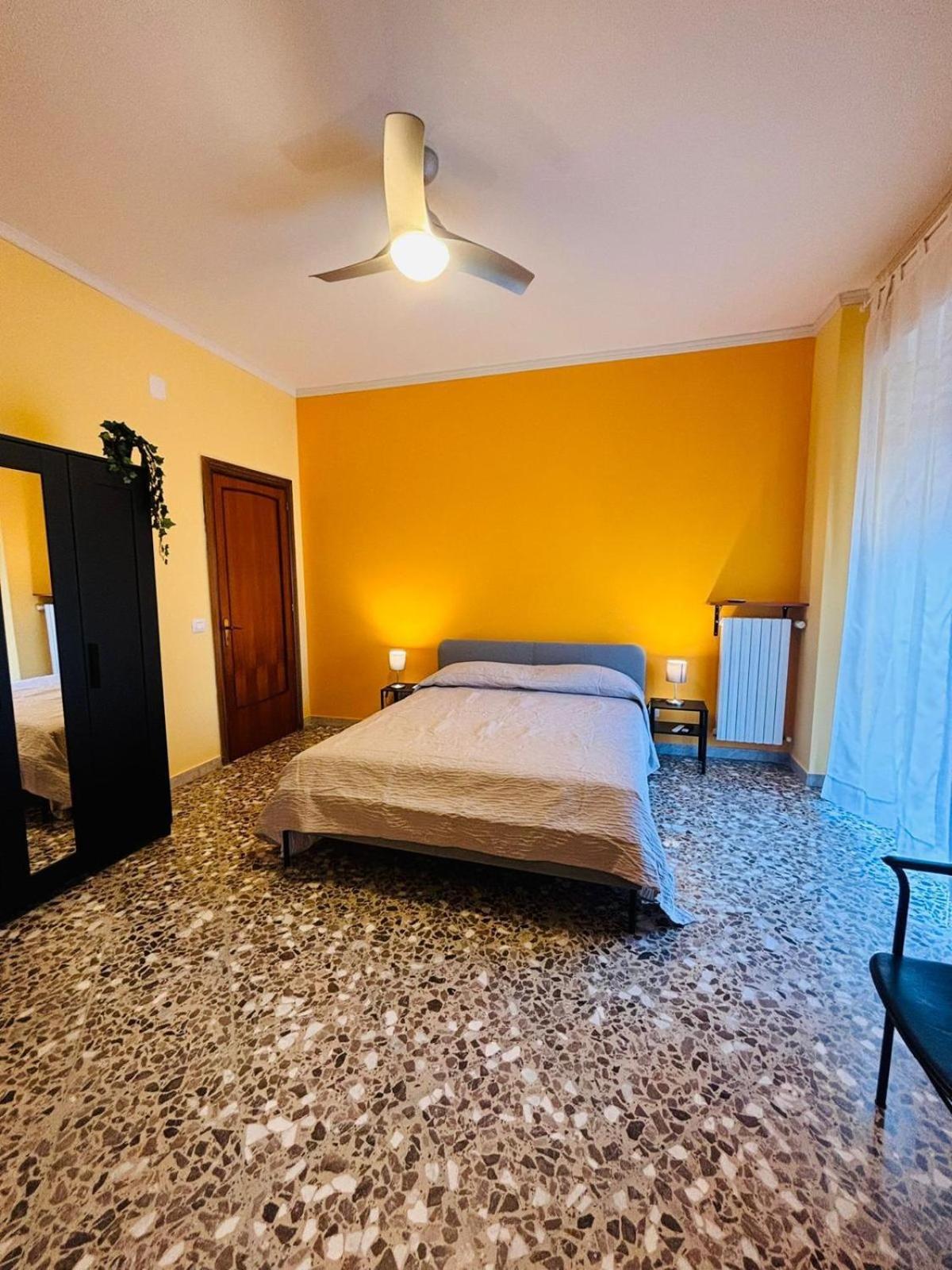 Matthias Central Rooms And Accomodation Bari Exterior photo