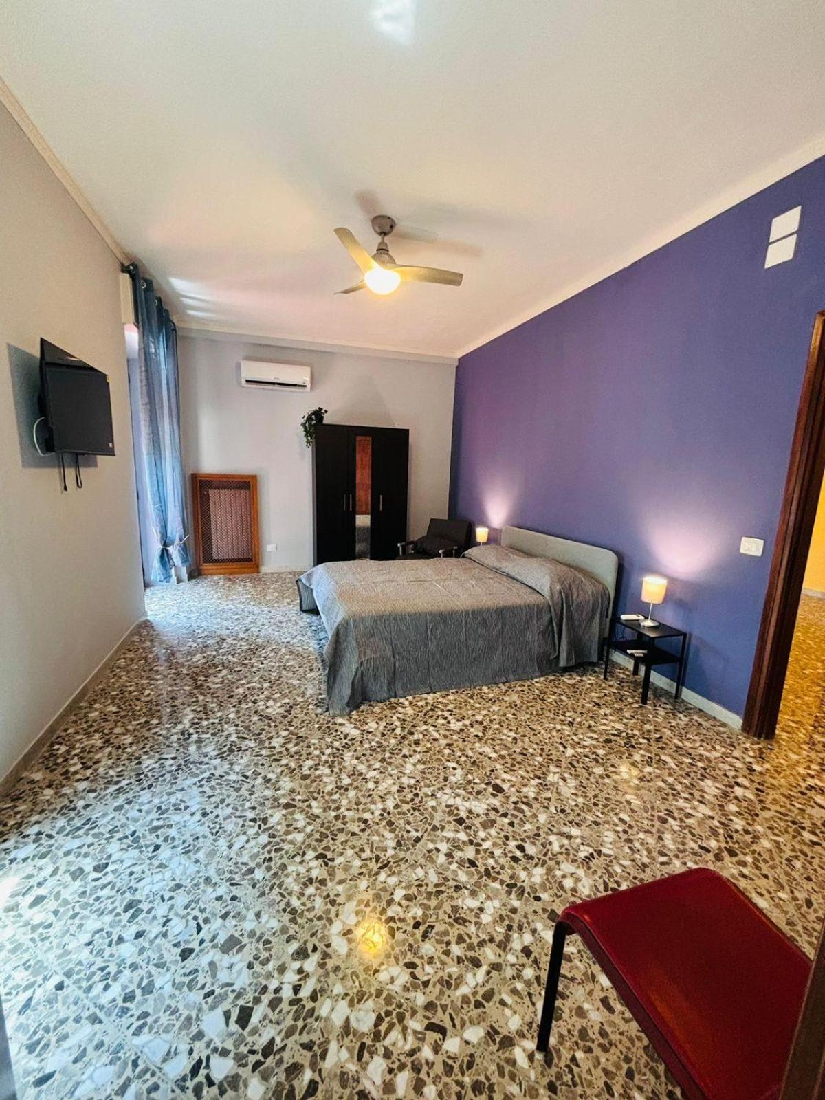 Matthias Central Rooms And Accomodation Bari Exterior photo