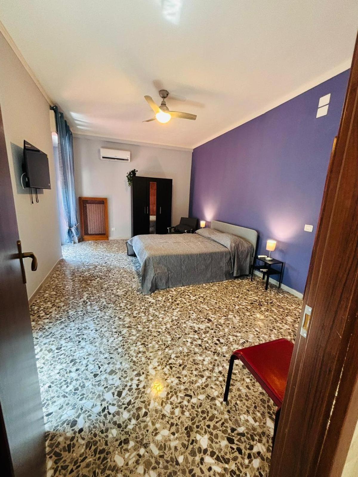 Matthias Central Rooms And Accomodation Bari Exterior photo