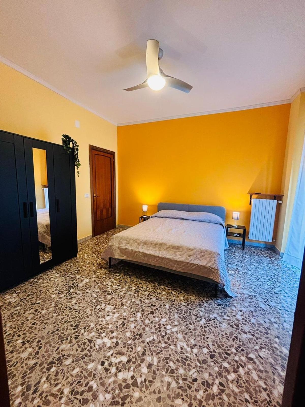 Matthias Central Rooms And Accomodation Bari Exterior photo