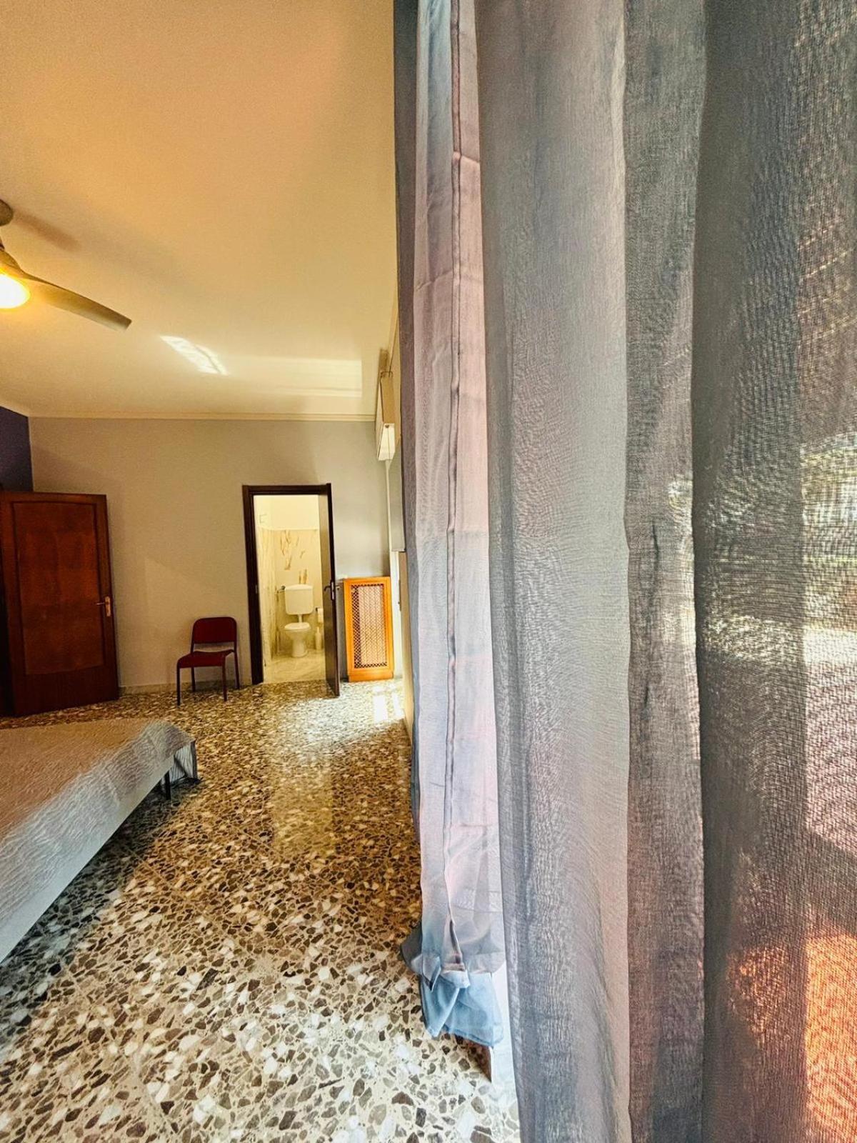 Matthias Central Rooms And Accomodation Bari Exterior photo