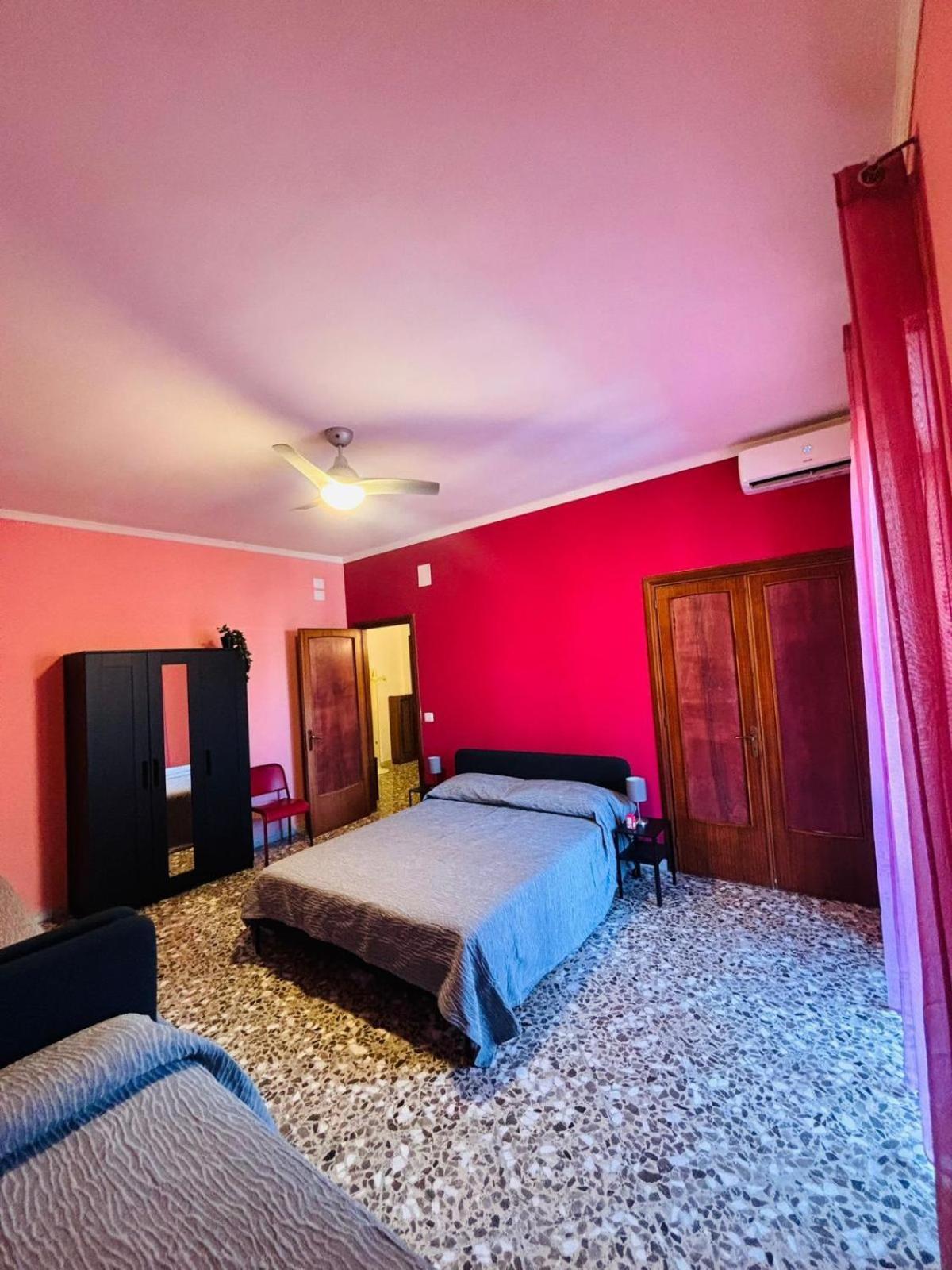 Matthias Central Rooms And Accomodation Bari Exterior photo