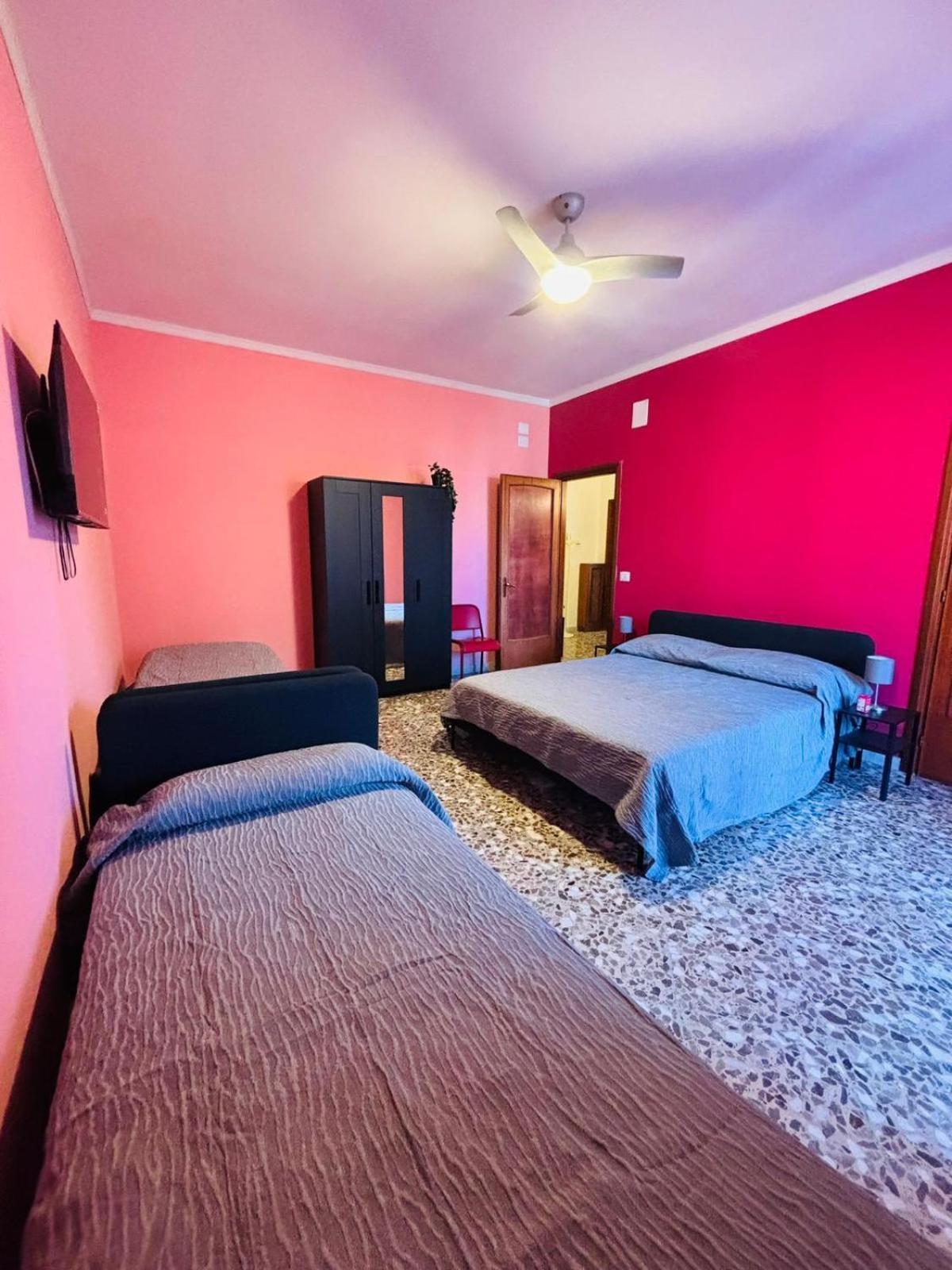 Matthias Central Rooms And Accomodation Bari Exterior photo