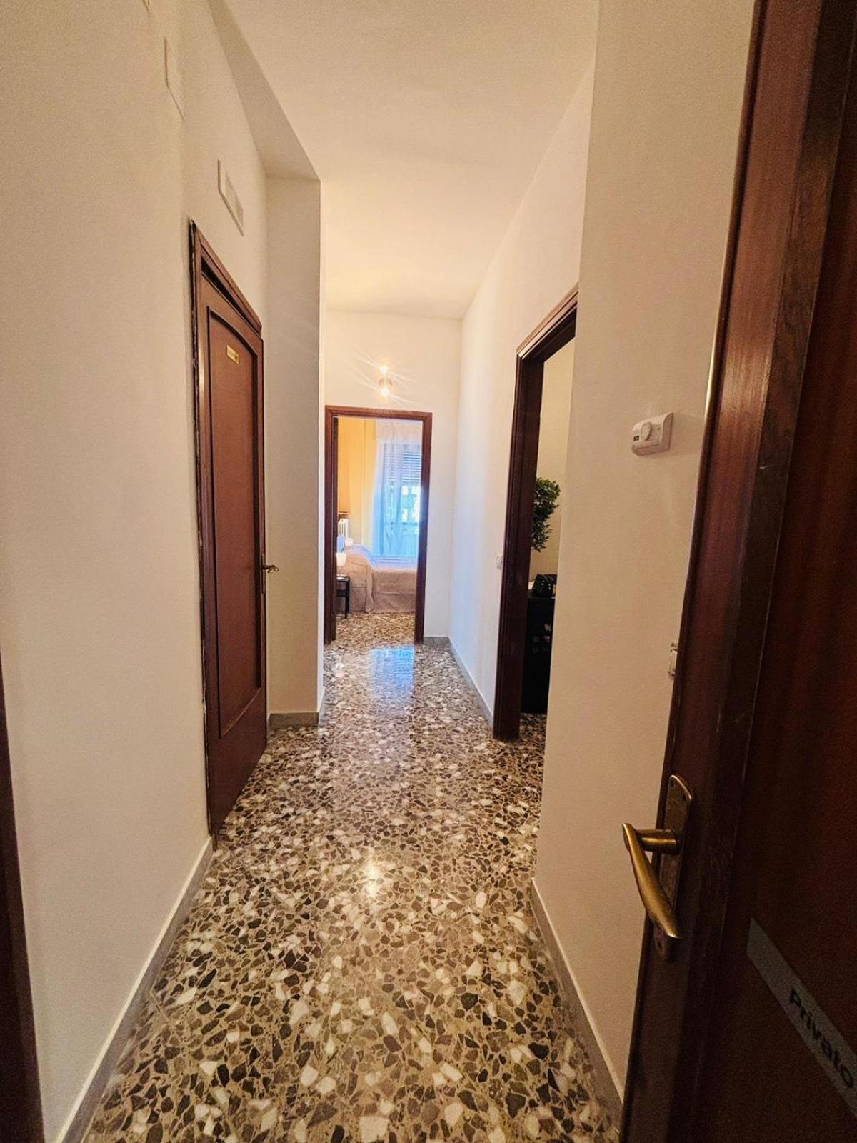 Matthias Central Rooms And Accomodation Bari Exterior photo